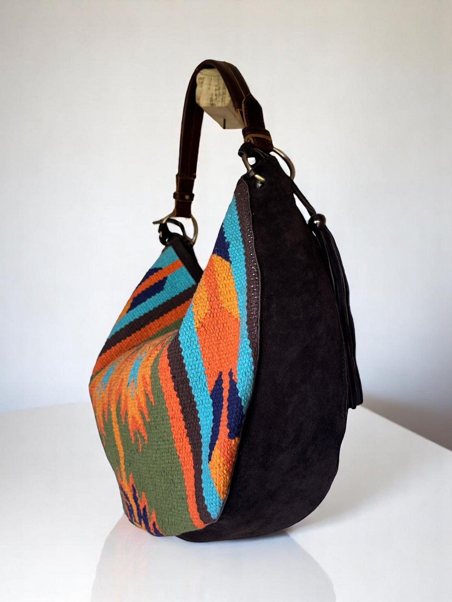 Luxurious Suede Leather Shoulder Bag. 5367