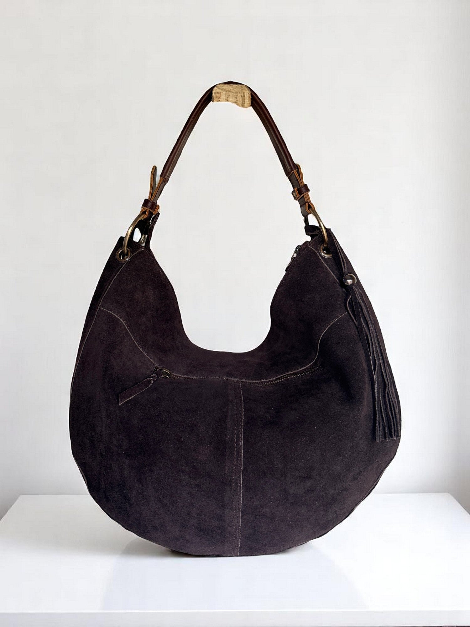 Luxurious Suede Leather Shoulder Bag. 5367