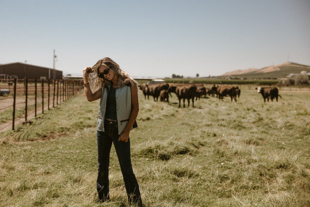SHINNY VEST WITH FUR ON COLAR